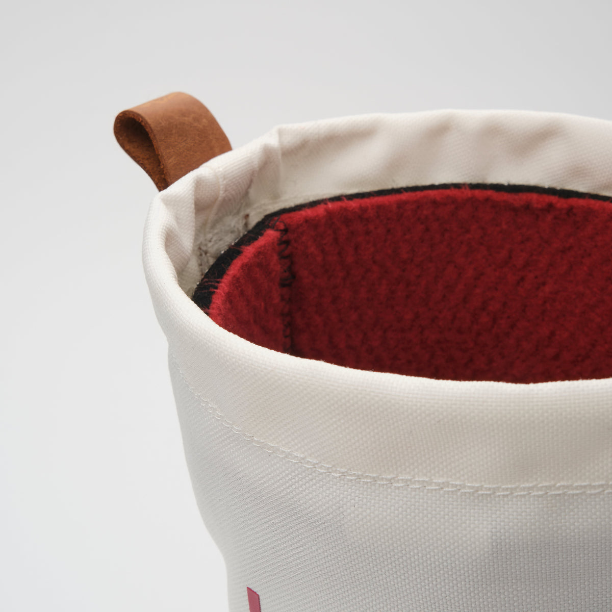 White : Canuck Women's Winter Boots - Zoom-in Top View