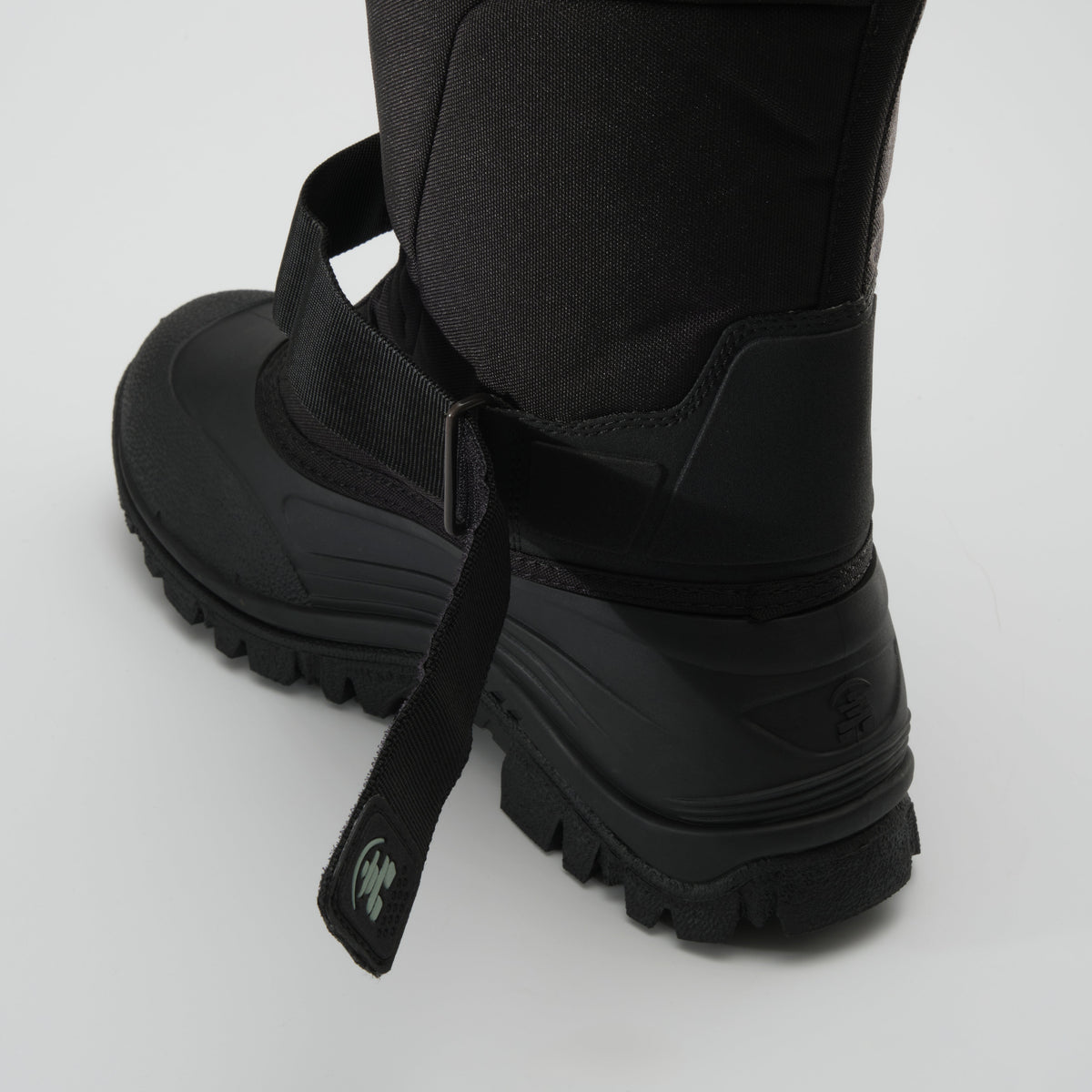 Black : Greenbay 4 Men's Winter Boots - Three-Quarter Back View
