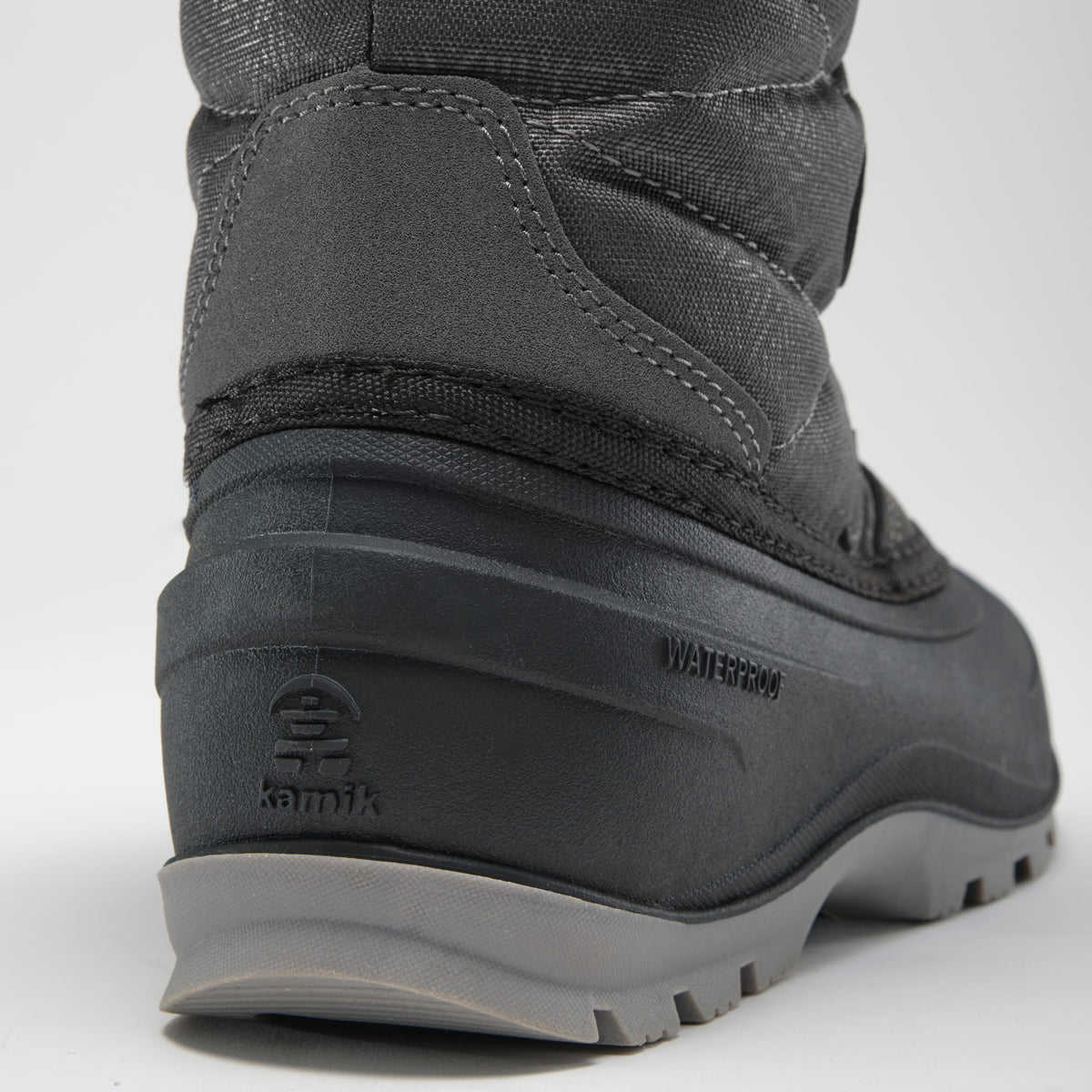 Charcoal : Momentum 3 Women's Winter Boots - Close-up Back View