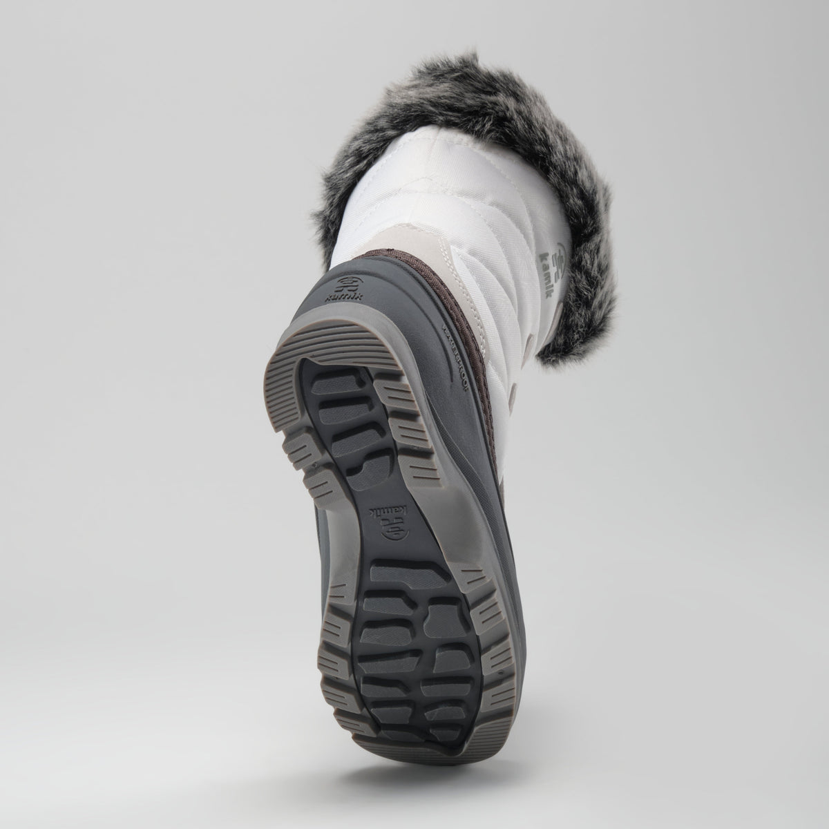 White : Momentum 3 Women's Winter Boots - Outsole View