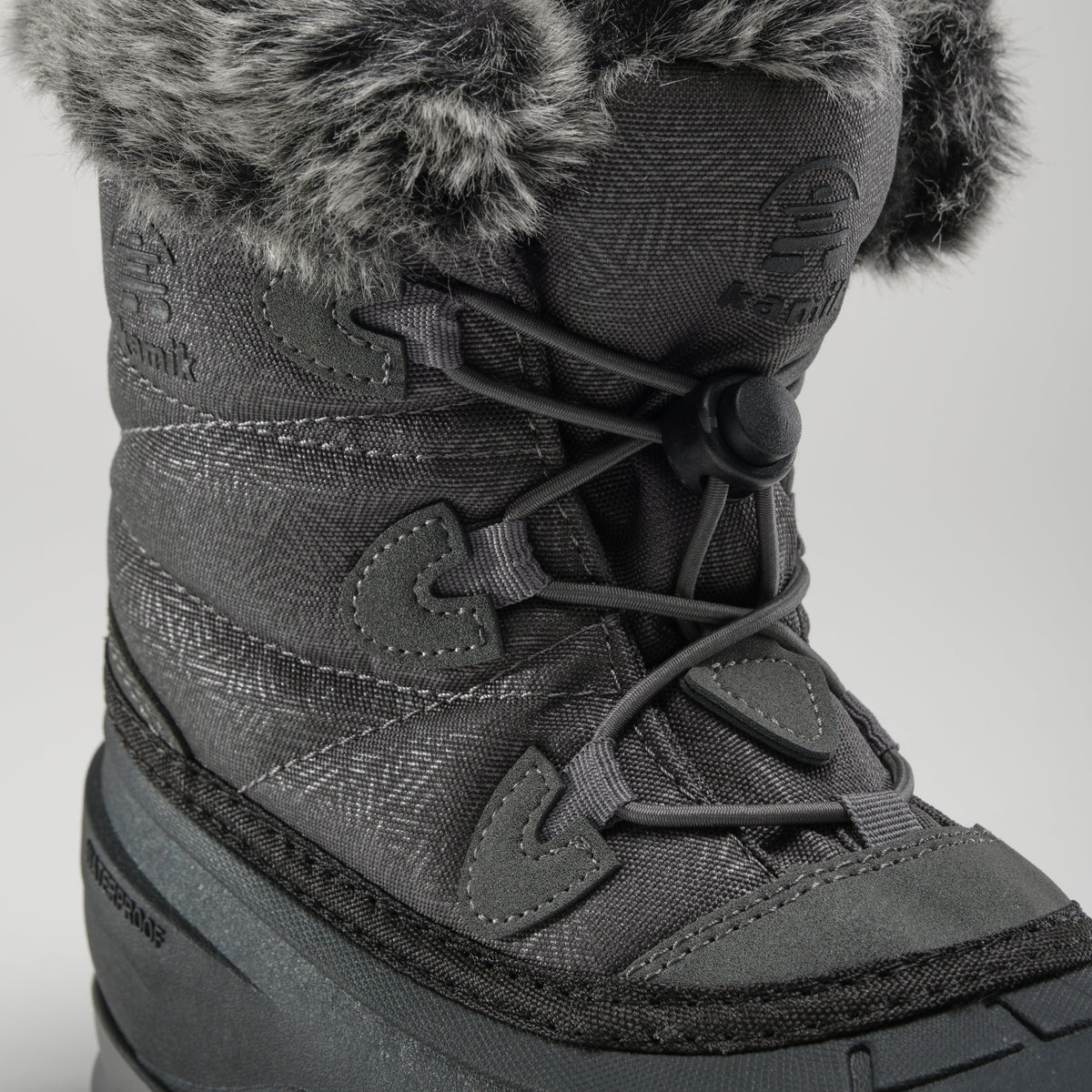 Charcoal : Momentum Low 2 Women's Winter Boots - Laces View