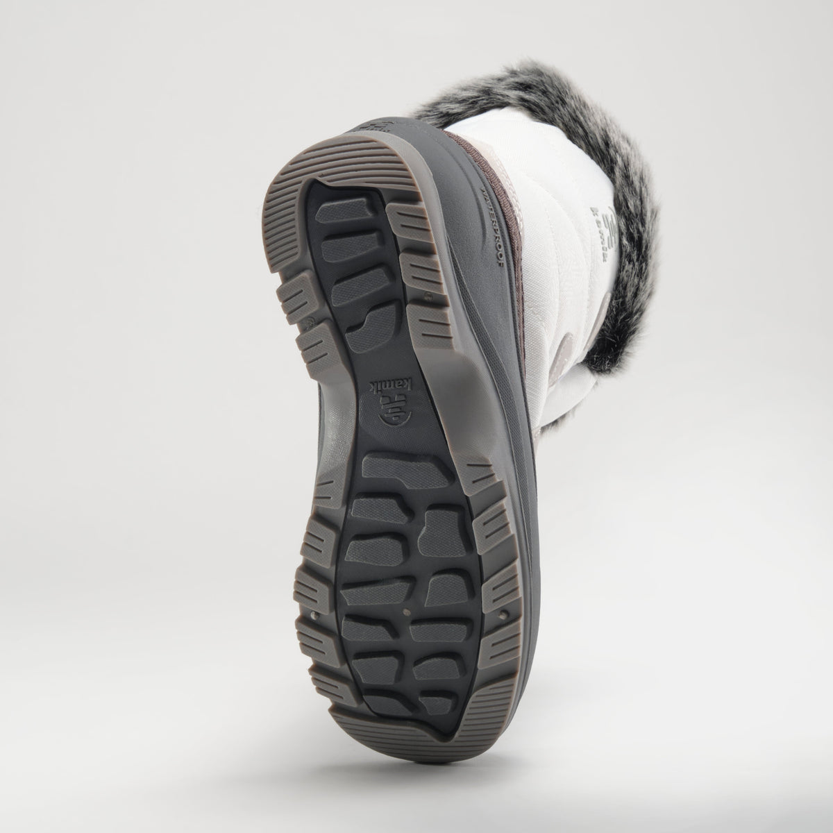 White : Momentum Low 2 Women's Winter Boots - Outsole View