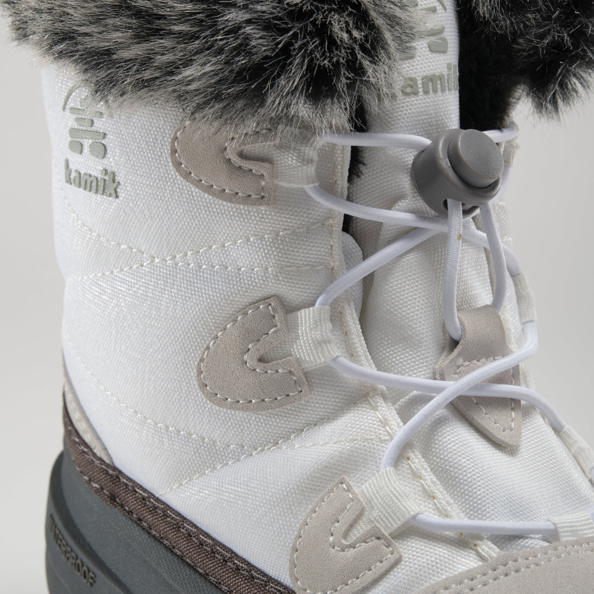 White : Momentum Low 2 Women's Winter Boots - Laces View