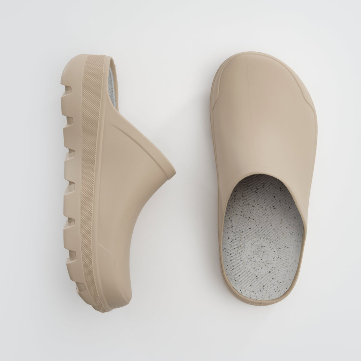 Fossil : Nova Unisex Waterproof Clogs - Pair View