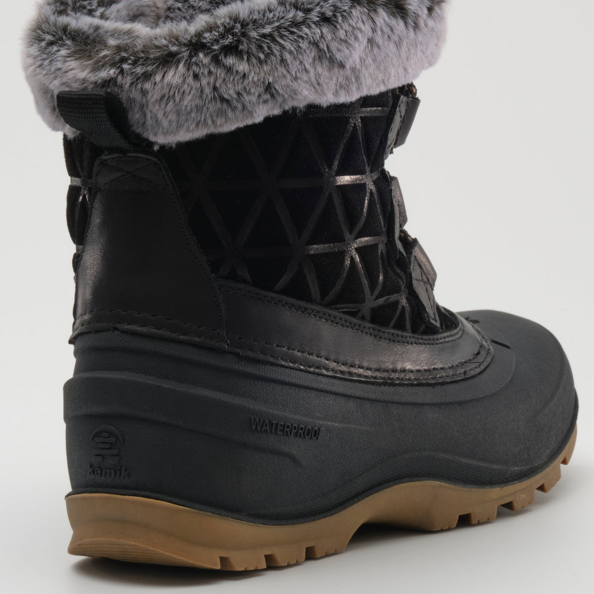 Black : Snovalley 7 Women's Winter Boots - Close-up Back View