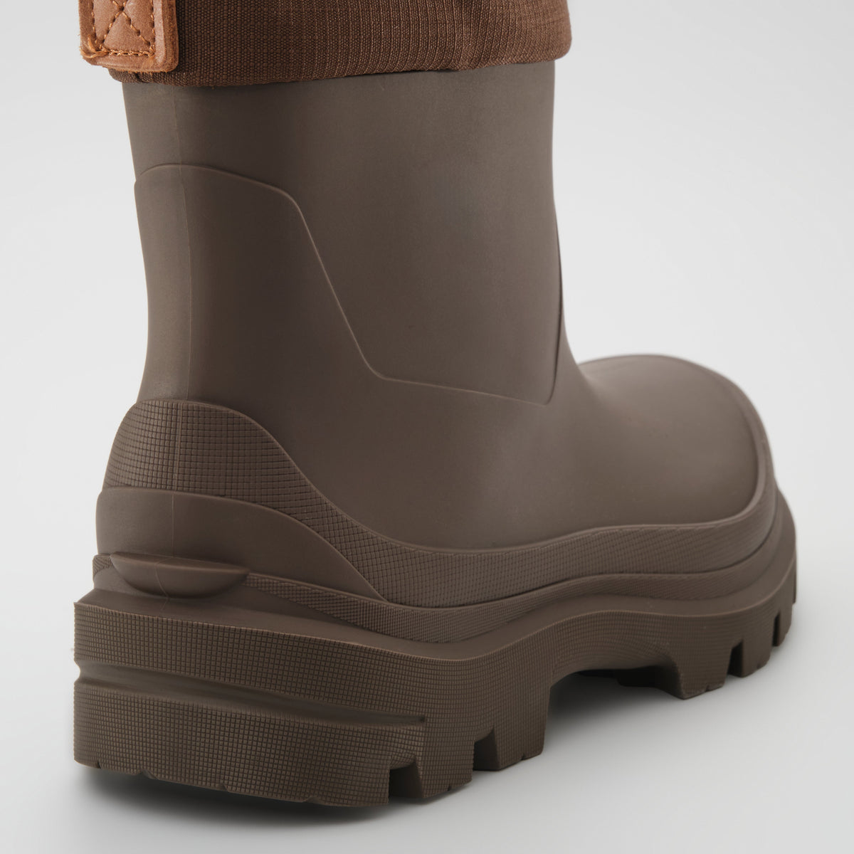 Brown : Tundra Mid Men's Winter Boots - Zoom-in Back View