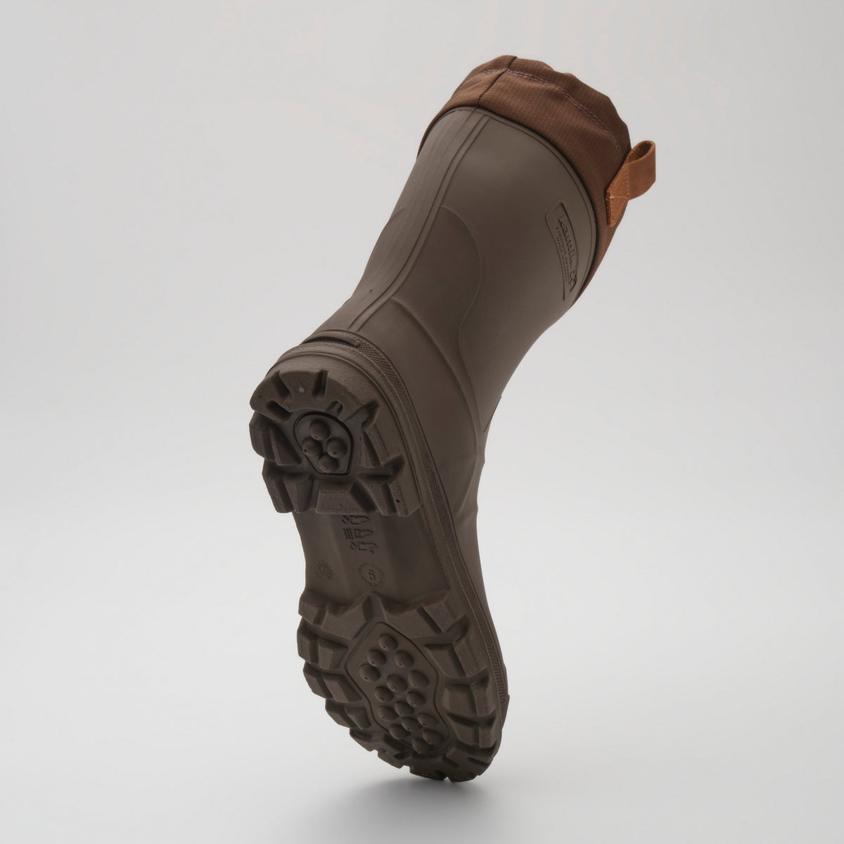 Brown : Tundra Men's Winter Boots - Outsole View