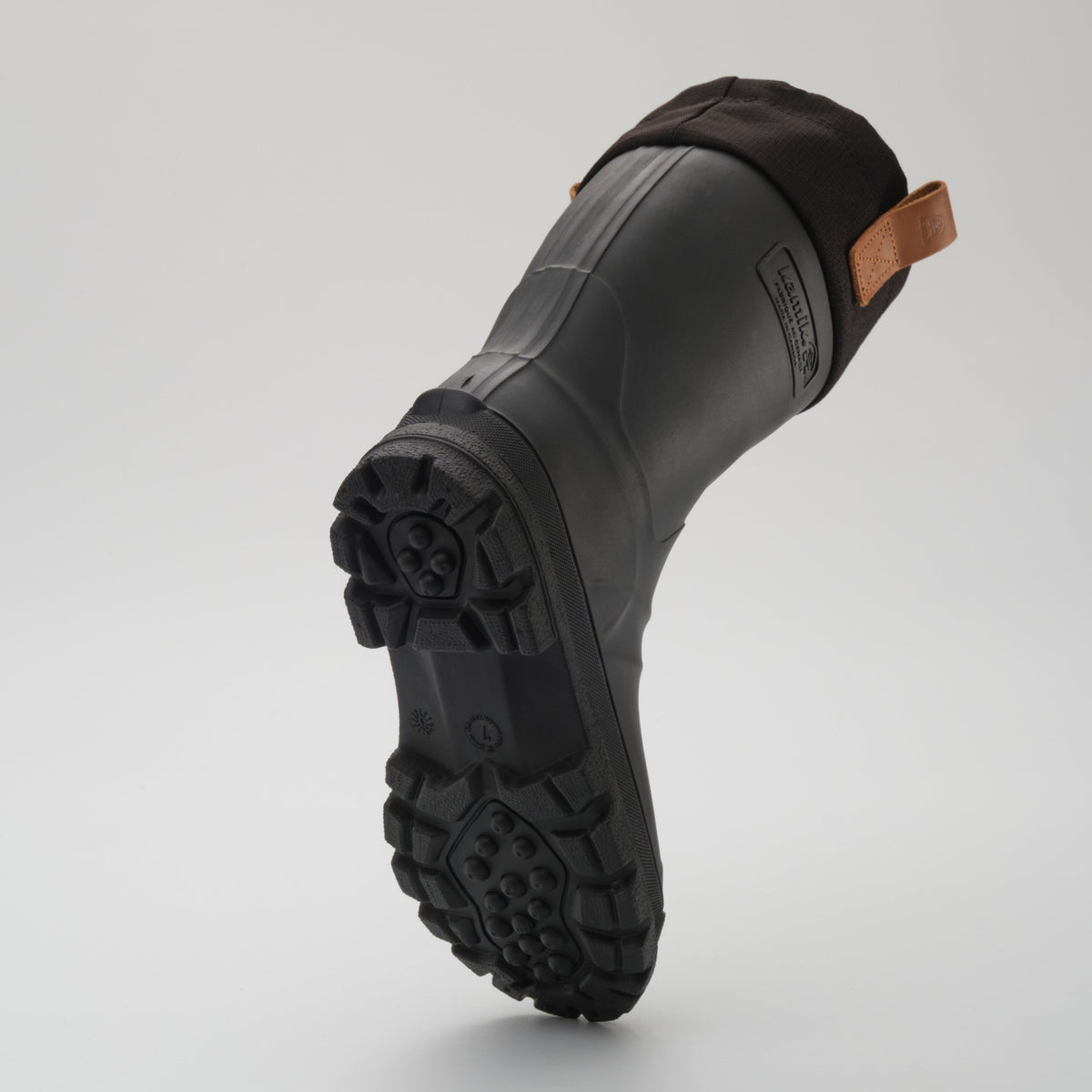 Black : Tundra Women's Winter Boots - Outsole View