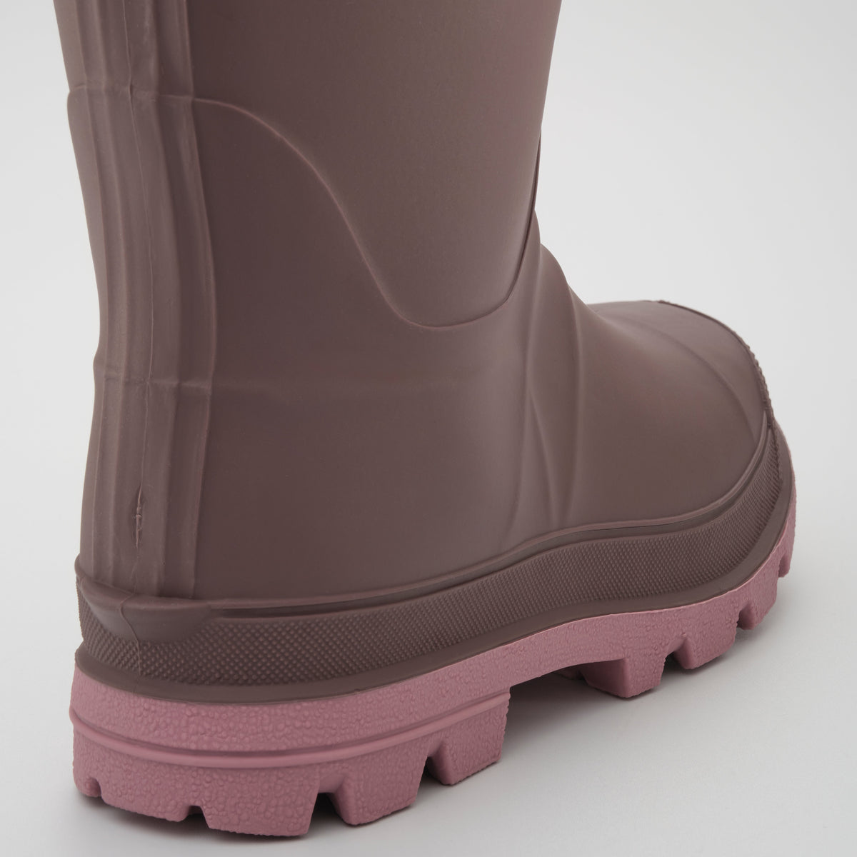 Violet : Tundra Women's Winter Boots - Zoom-in Back View